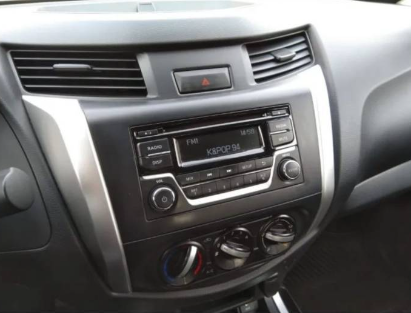 Adaptador de Radio Auto Nissan Versa, March, Note año 2013 Opción Aletas
